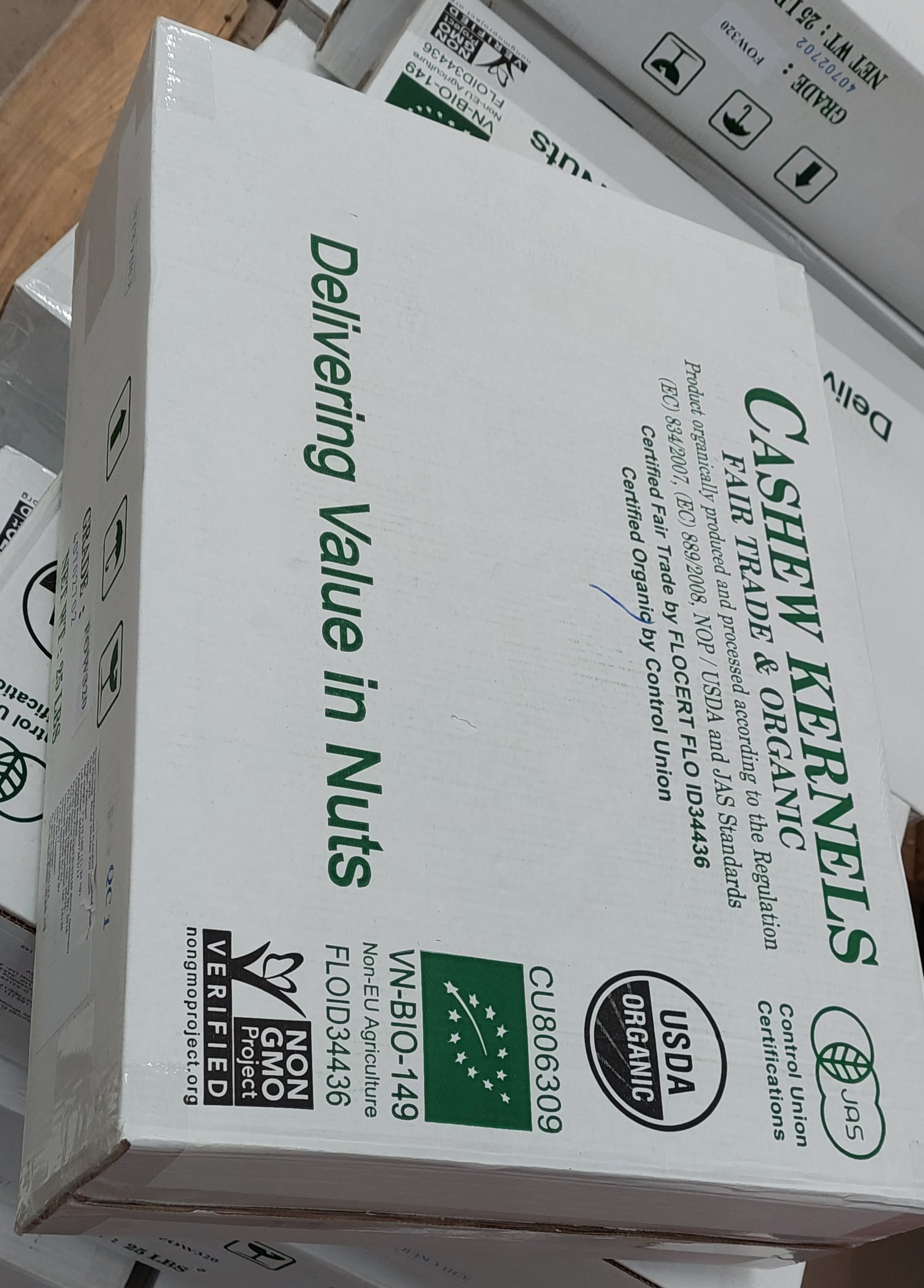 Noix de Cajou Entières - VIETNAM - W320- 11.34 kg - Bio* &amp; Equitable